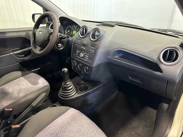 Ford fiesta 1.4-16v ambiente 67-sn-xk - afbeelding 3 van  19