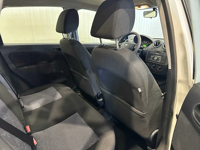 Ford fiesta 1.4-16v ambiente 67-sn-xk - afbeelding 4 van  19