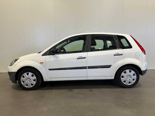 Ford fiesta 1.4-16v ambiente 67-sn-xk - afbeelding 12 van  19