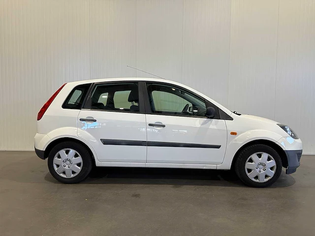 Ford fiesta 1.4-16v ambiente 67-sn-xk - afbeelding 16 van  19