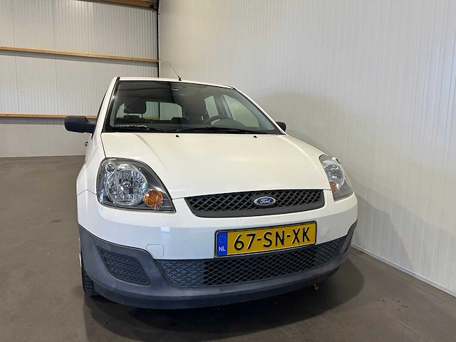 Ford fiesta 1.4-16v ambiente 67-sn-xk - afbeelding 18 van  19