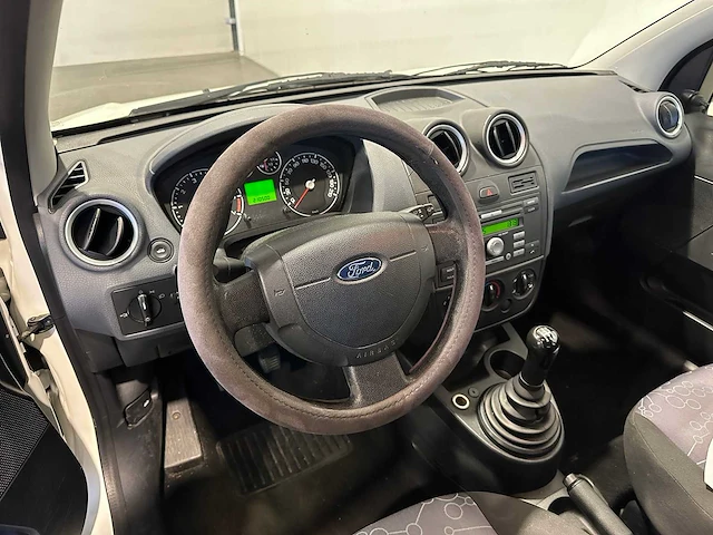 Ford fiesta 1.4-16v ambiente 67-sn-xk - afbeelding 19 van  19