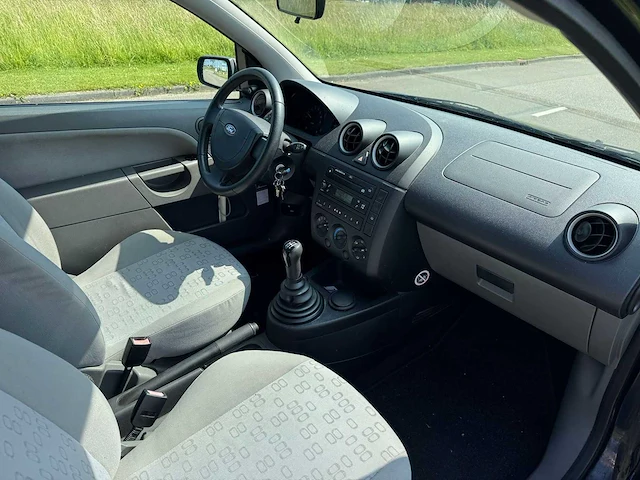 Ford fiesta 1.4-16v ambiente 98-ph-dj - afbeelding 12 van  15