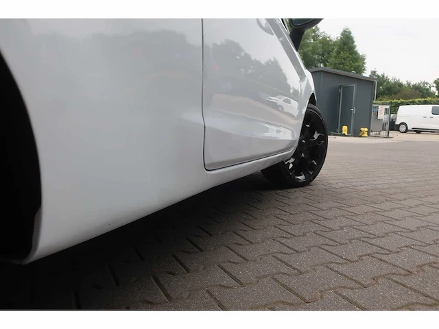 Ford fiesta 1.6 ghia, gbr-42-n - afbeelding 2 van  10