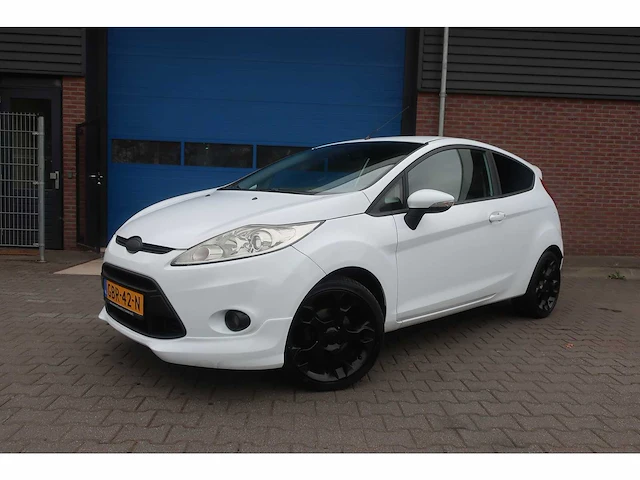 Ford fiesta 1.6 ghia, gbr-42-n - afbeelding 1 van  10