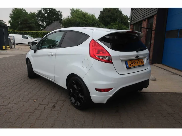 Ford fiesta 1.6 ghia, gbr-42-n - afbeelding 3 van  10
