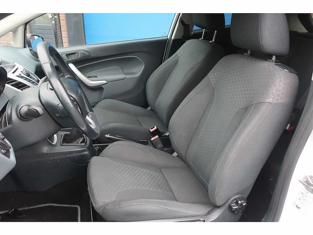 Ford fiesta 1.6 ghia, gbr-42-n - afbeelding 5 van  10