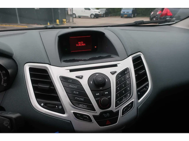 Ford fiesta 1.6 ghia, gbr-42-n - afbeelding 7 van  10