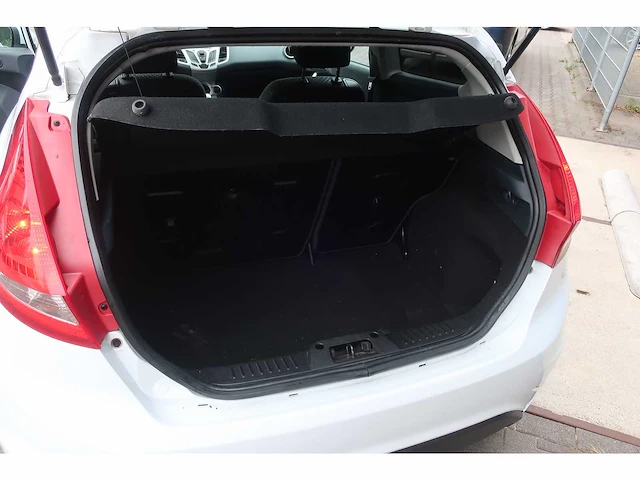 Ford fiesta 1.6 ghia, gbr-42-n - afbeelding 9 van  10