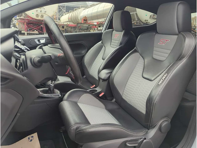Ford fiesta 1.6 st2 2015 | kt-266-x i - afbeelding 27 van  32