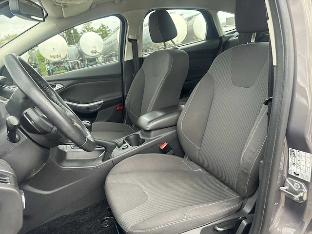 Ford focus 1.0 ecoboost titanium car 2013 | 06-ztf-6 - afbeelding 2 van  26
