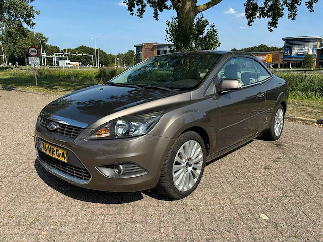 Ford focus cabriolet 2.0 titanium; 76hrg4 - afbeelding 1 van  9