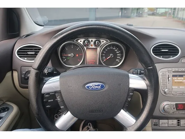 Ford focus coupé cabriolet -2.0 tdci titanium, 04-hxv-3 - afbeelding 3 van  18