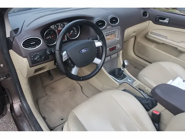 Ford focus coupé cabriolet -2.0 tdci titanium, 04-hxv-3 - afbeelding 17 van  18