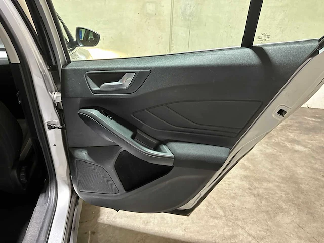Ford focus wagon 1.0 ecoboost trend edition business 101pk 2019, zl-493-g - afbeelding 32 van  51