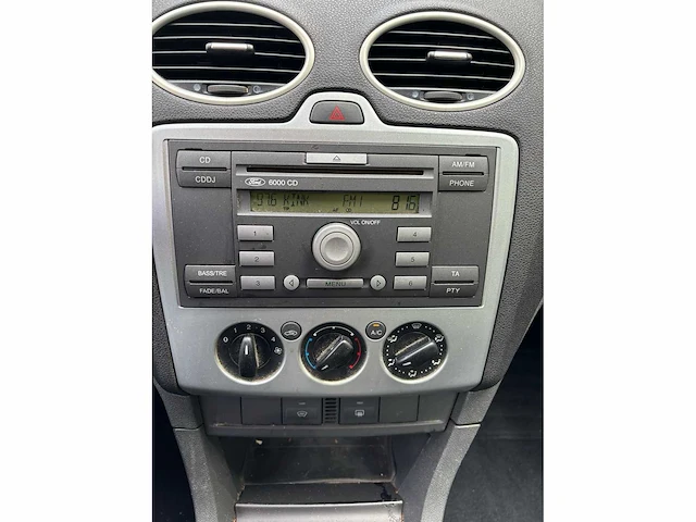 Ford focus wagon 1.6 16v futura, 68-rr-rb - afbeelding 4 van  14