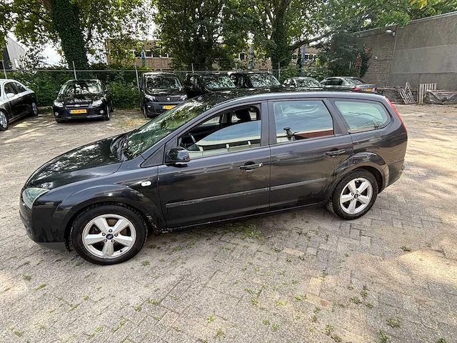 Ford focus wagon 1.6 16v futura, 68-rr-rb - afbeelding 10 van  14