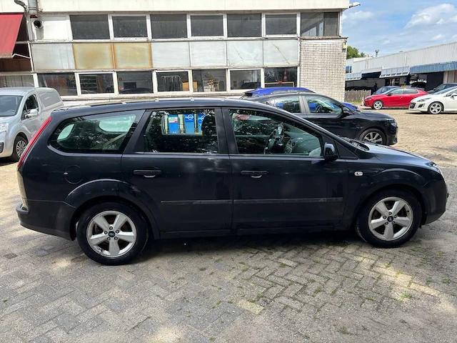 Ford focus wagon 1.6 16v futura, 68-rr-rb - afbeelding 13 van  14