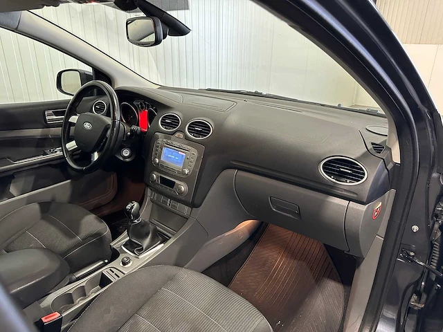 Ford focus wagon 1.8 limited 04-jzv-2 - afbeelding 3 van  22