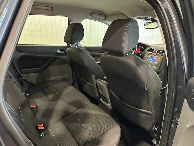 Ford focus wagon 1.8 limited 04-jzv-2 - afbeelding 4 van  22