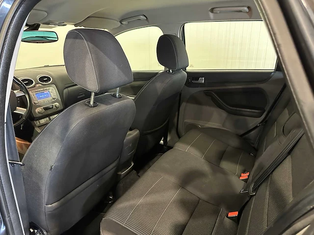 Ford focus wagon 1.8 limited 04-jzv-2 - afbeelding 2 van  22