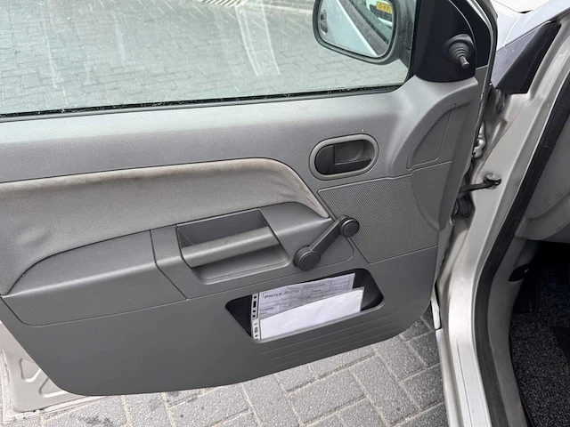 Ford fusion 1.6-16v trend 2003 | zn-267-z i - afbeelding 17 van  21
