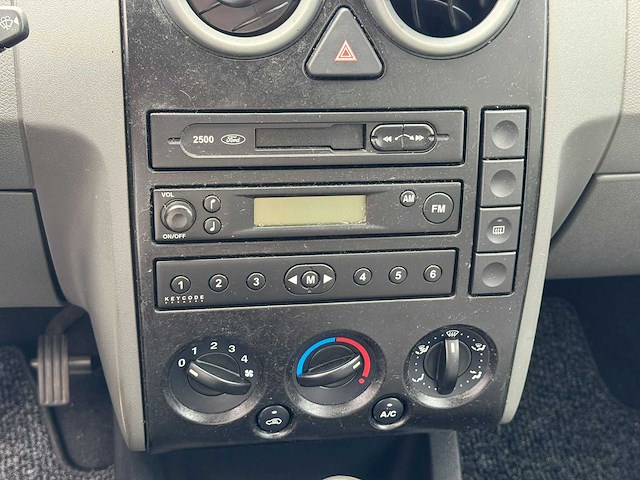 Ford fusion 1.6-16v trend 2003 | zn-267-z i - afbeelding 12 van  21