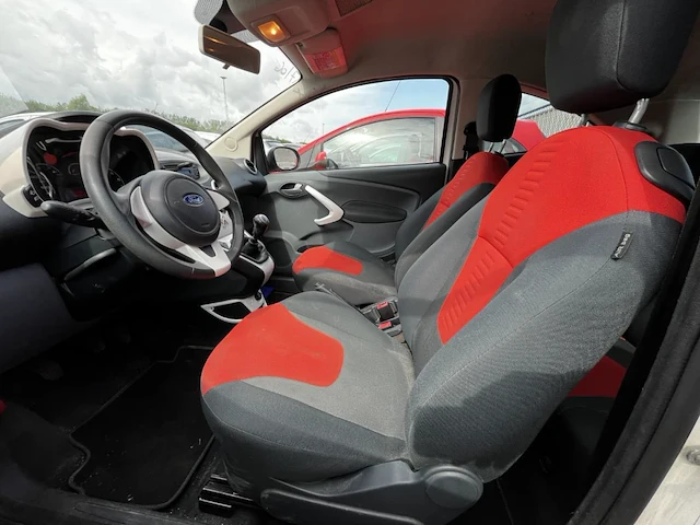 Ford ka 1.2i titanium start/stop 69,2014 - afbeelding 8 van  23