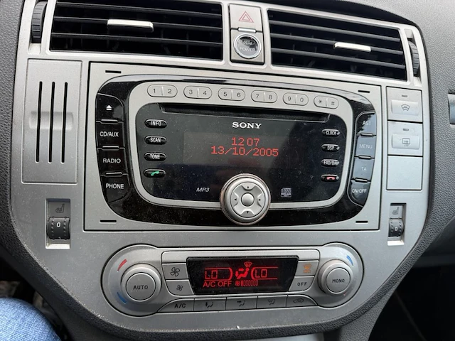 Ford kuga 2.0 tdci 2wd titanium dpf,2010 - afbeelding 2 van  37