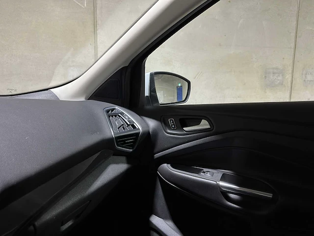 Ford kuga 2.0 tdci titanium plus 4wd 163pk 2014, n-888-xx - afbeelding 31 van  43