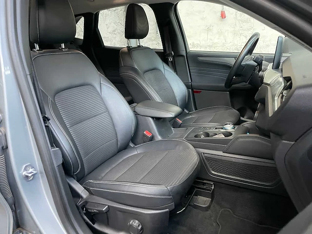 Ford kuga 2.5 phev titanium x 152pk 2022 (origineel-nl+1e eigenaar), p-060-rd - afbeelding 39 van  47
