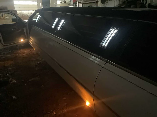 Ford lincoln town car 4.6 signature limousine - afbeelding 19 van  29