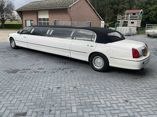 Ford lincoln town car 4.6 signature limousine - afbeelding 27 van  29