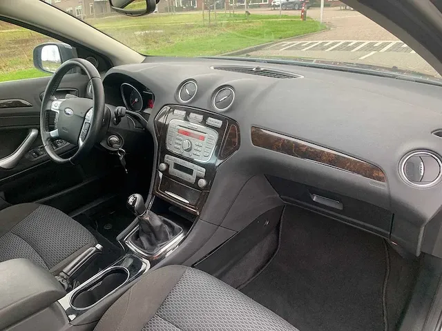 Ford mondeo wagon 2.0 16v ghia, 74-zh-rj - afbeelding 2 van  26