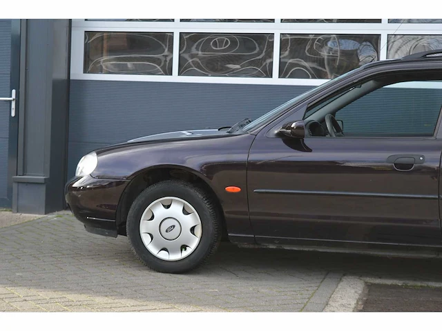 Ford mondeo wagon 2.0-16v ghia | nieuwe apk | 1ste eigenaar | 1997 | rv-rz-68 | - afbeelding 31 van  35