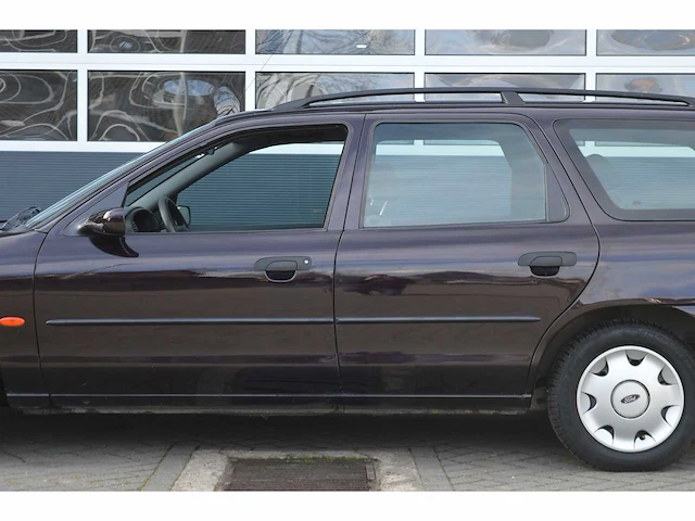 Ford mondeo wagon 2.0-16v ghia | nieuwe apk | 1ste eigenaar | 1997 | rv-rz-68 | - afbeelding 32 van  35