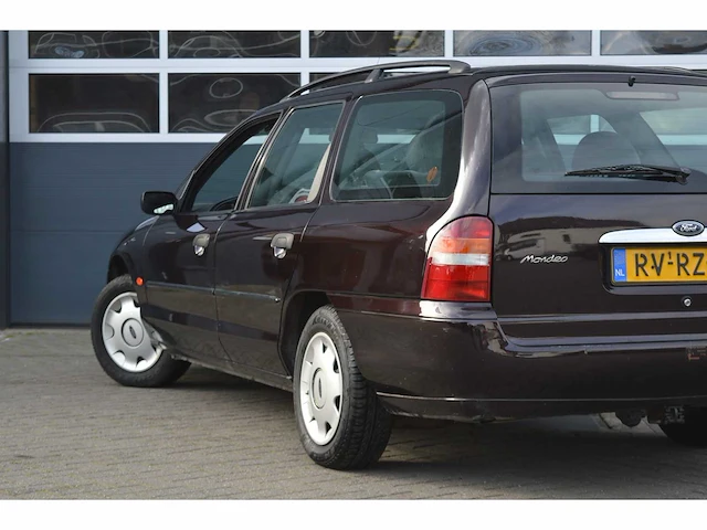 Ford mondeo wagon 2.0-16v ghia | nieuwe apk | 1ste eigenaar | 1997 | rv-rz-68 | - afbeelding 35 van  35
