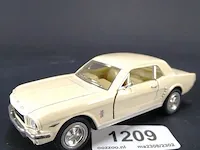 Ford mustang (1964) beige - afbeelding 1 van  5