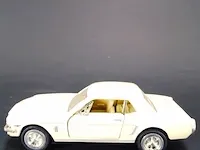 Ford mustang (1964) beige - afbeelding 2 van  5