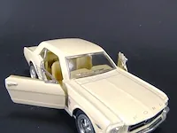 Ford mustang (1964) beige - afbeelding 4 van  5