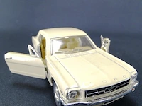 Ford mustang (1964) beige - afbeelding 4 van  5