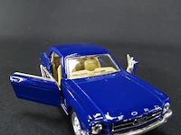 Ford mustang (1964) blauw - afbeelding 4 van  5