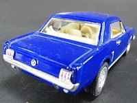 Ford mustang (1964) blauw - afbeelding 2 van  3