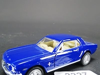 Ford mustang (1964) blauw - afbeelding 1 van  5