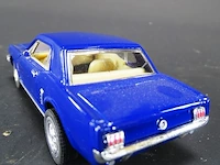 Ford mustang (1964) blauw - afbeelding 3 van  5