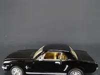 Ford mustang (1964) zwart - afbeelding 2 van  5