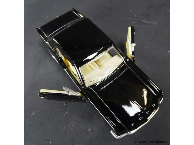 Ford mustang (1964) zwart - afbeelding 5 van  5
