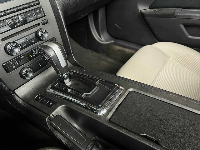 Ford mustang 3.7 v6 310pk 2014 - afbeelding 28 van  39