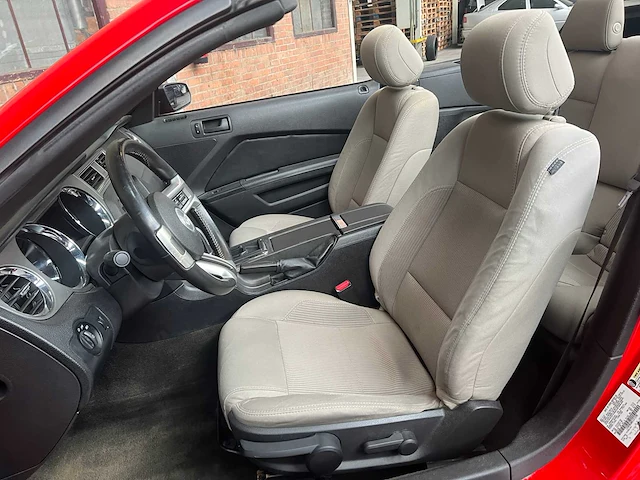 Ford mustang 3.7 v6 310pk 2014 - afbeelding 32 van  39