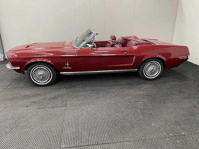Ford mustang cabriolet - oldtimer - 1968 - afbeelding 30 van  35